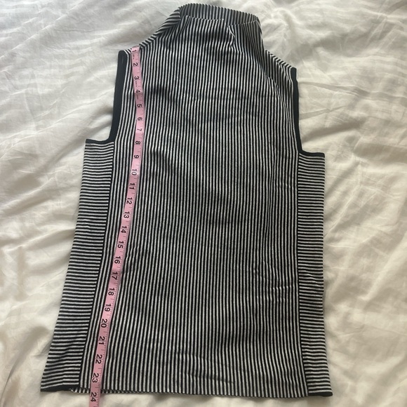 INC INTERNATIONAL Black white striped sleeveless sweater top women's size large - Picture 5 of 5